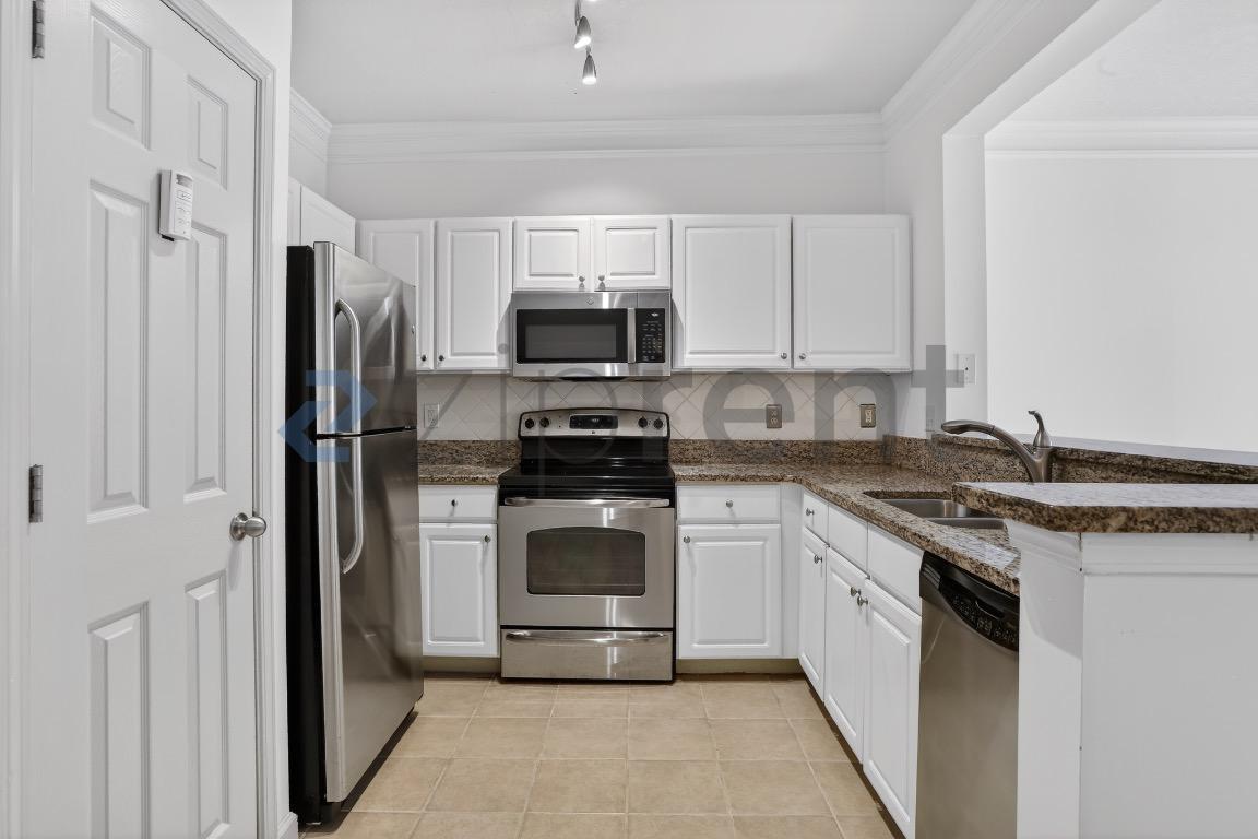 Building Photo - Unit