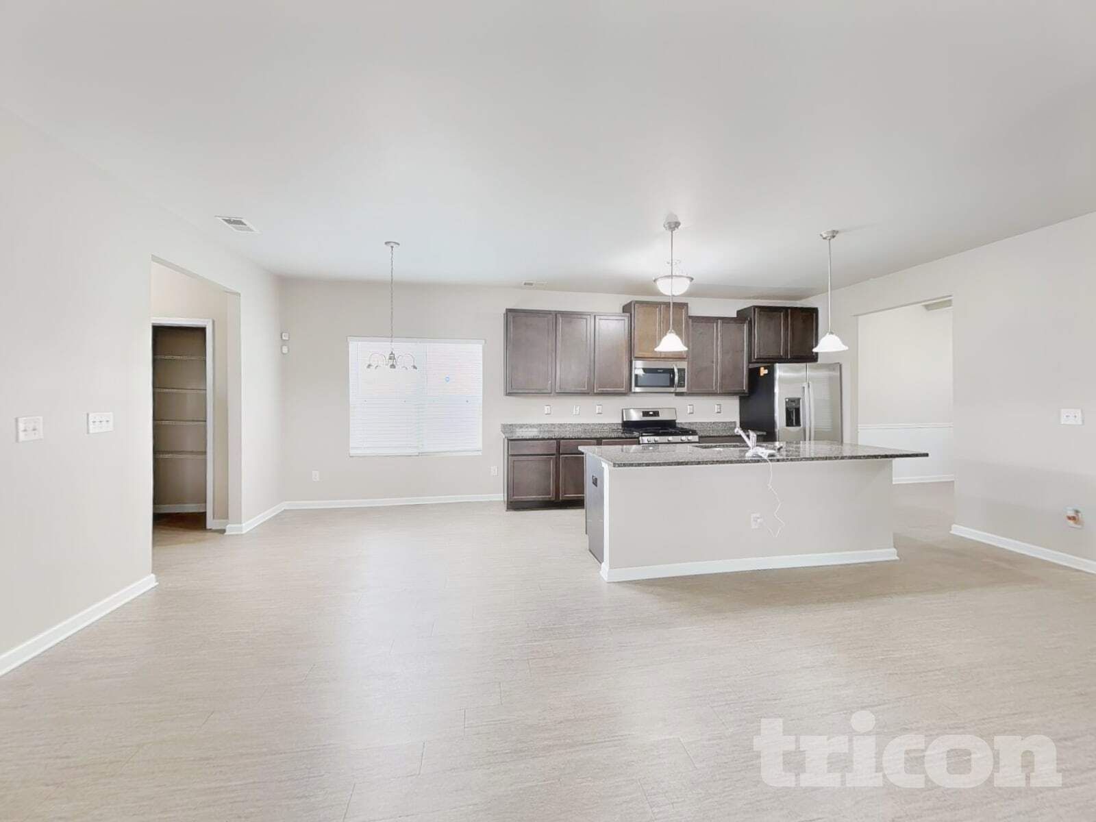 Building Photo - 656 Armitage Way