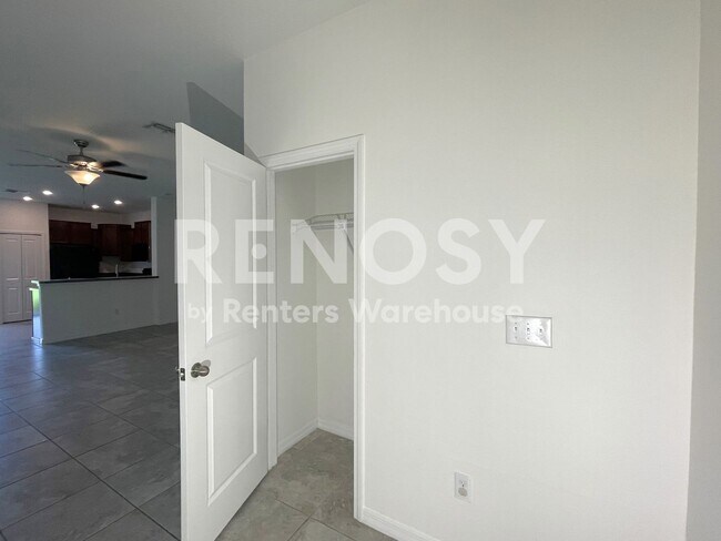 Building Photo - 12942 Utopia Gdns Wy