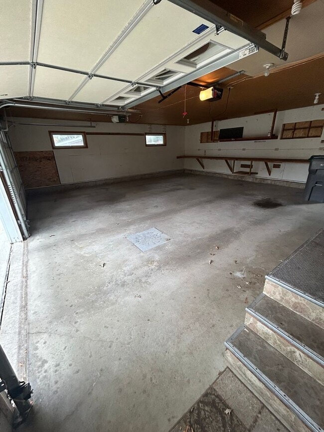 Building Photo - 2 Bedroom 2 Bathroom House for rent in Hudson