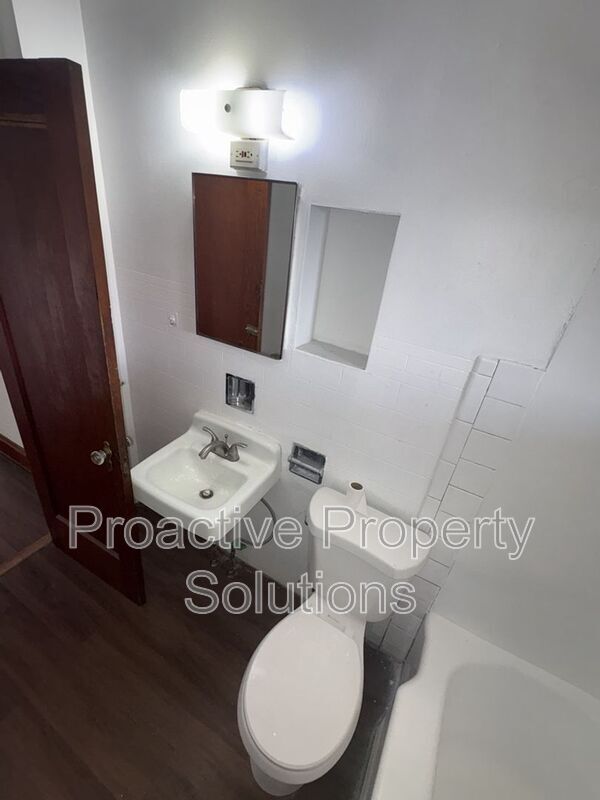 Building Photo - 532 Alder St