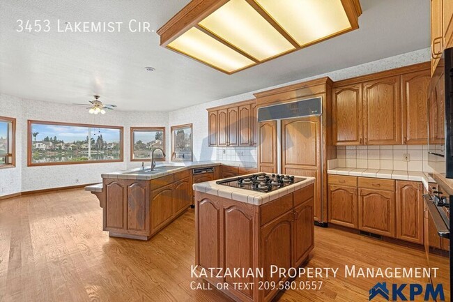 Building Photo - 3453 Lakemist Cir