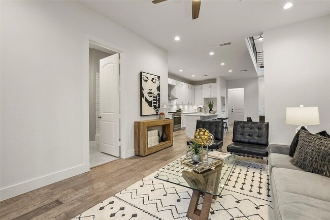 Building Photo - 933 W Eighth Street Unit