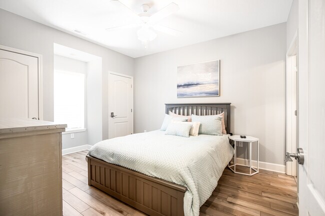 Building Photo - 1225 Lands End Pky