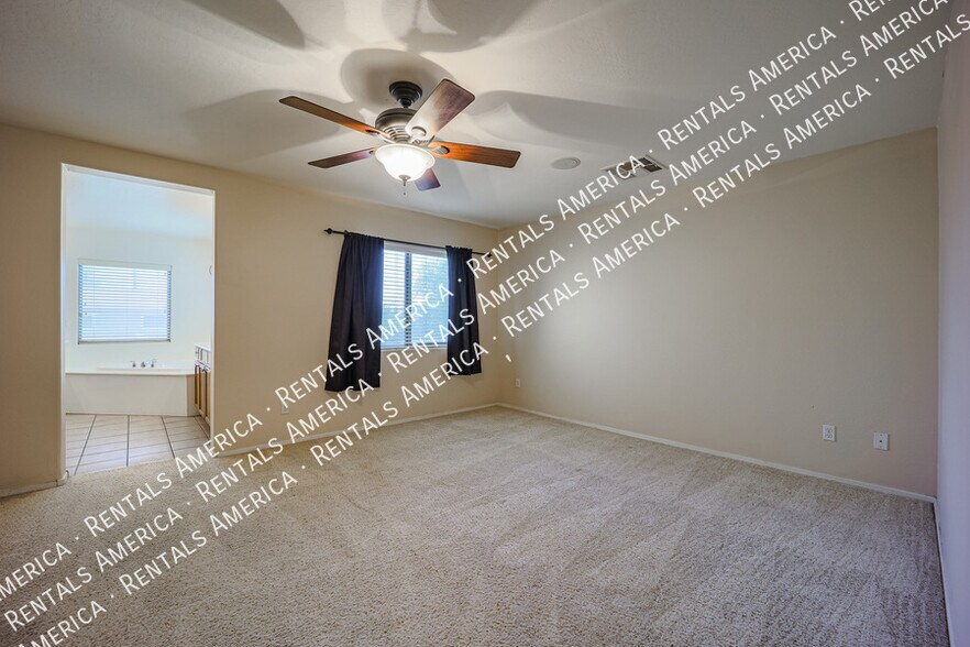 Building Photo - 3854 E Parkview Dr