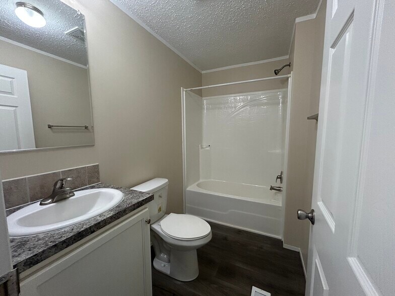 Building Photo - 2341 Oakgrove Dr