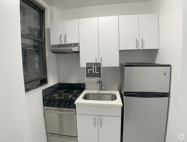 Building Photo - 140 E 46th St