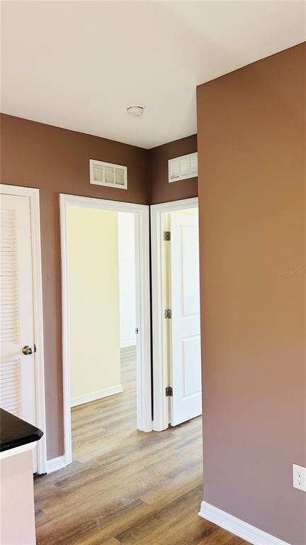 Building Photo - 11152 Leland Groves Dr