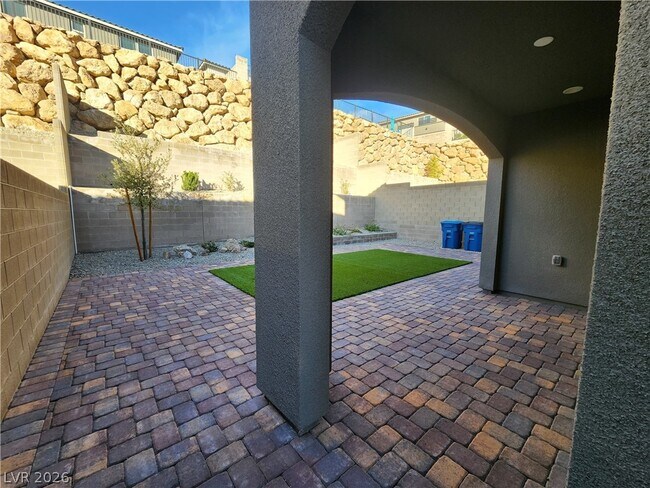 Building Photo - 2209 Fish Hawk St