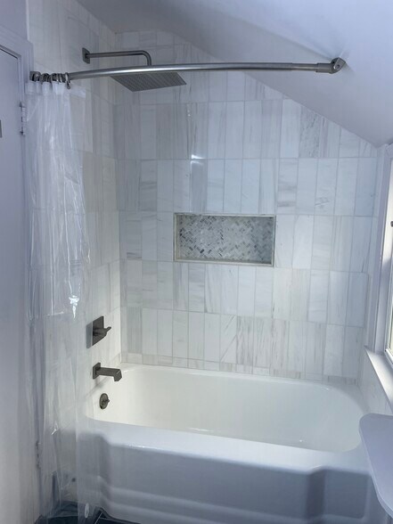 Building Photo - 206 Eastwood Ave