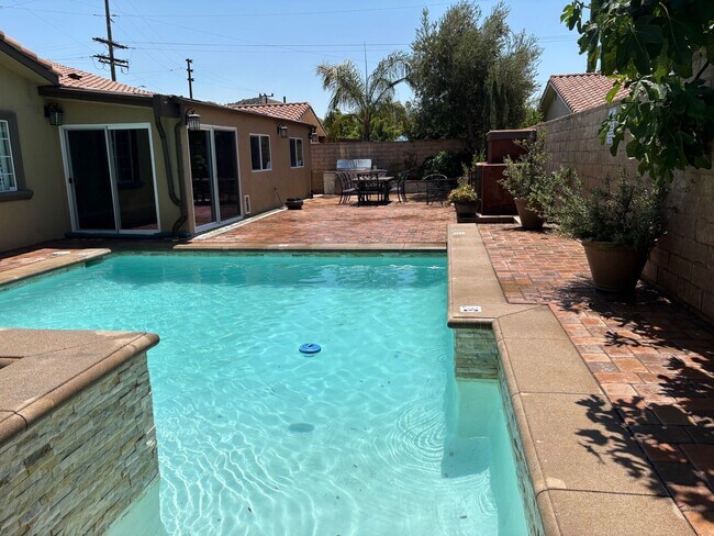 Building Photo - Spectacular-Remodeled 4-Bedroom Home with Pool, Spa, + 600 sqft Bonus Space in lovely Sylmar neig...