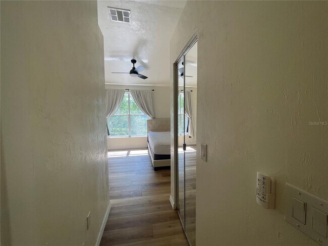 Building Photo - 3970 SW 20th Ave