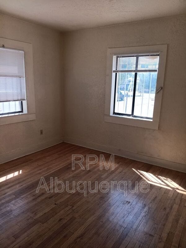 Building Photo - 409 Yale Blvd SE