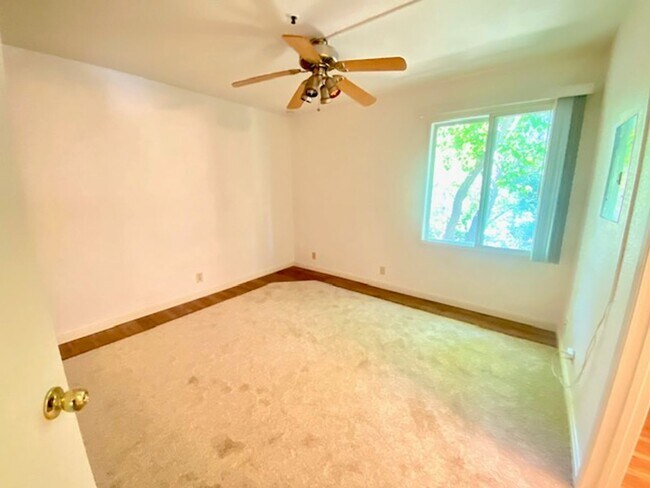 Building Photo - Affordable Move In Ready S. Vasco Condo