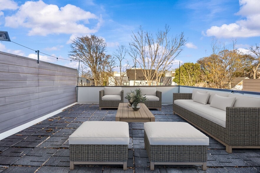 Building Photo - 909A Westbrook Dr