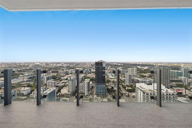 Building Photo - 700 NE 26th Terrace