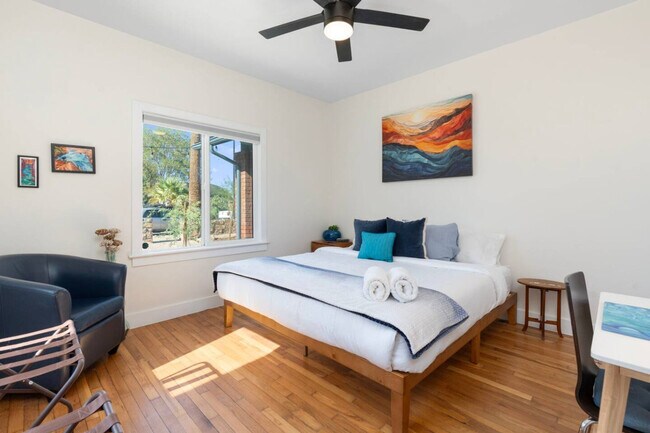 Building Photo - 1407 E McKinley St