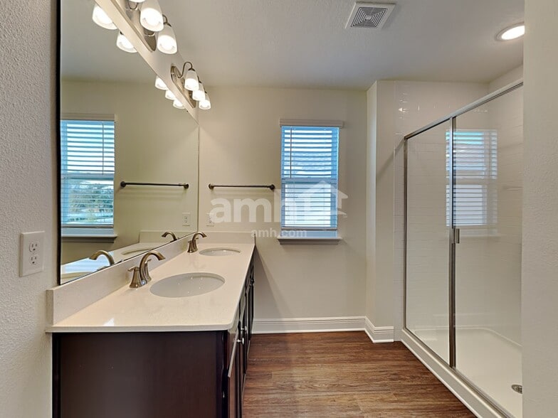 Building Photo - 820 Stairway Ln