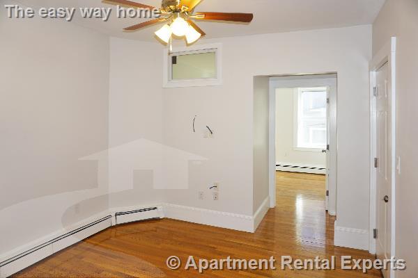 Building Photo - 27-29 Lambert St Unit #2R