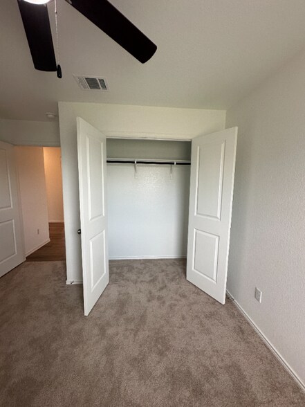 Building Photo - 614 Waterway Ave