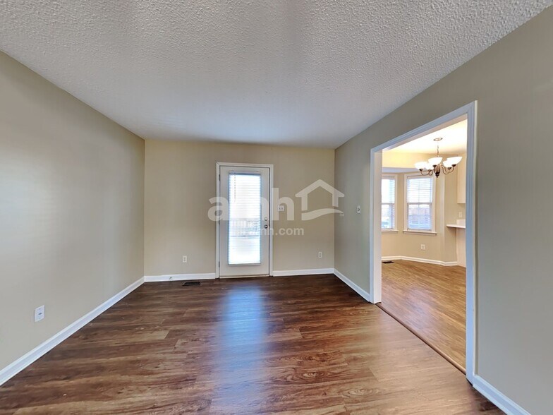 Building Photo - 6425 Silver Spring Ct