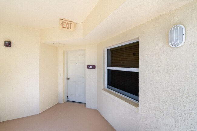 Building Photo - Solana Lake G501