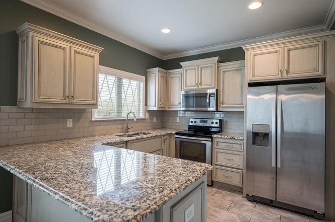 Building Photo - 4066 McKenzie Ln