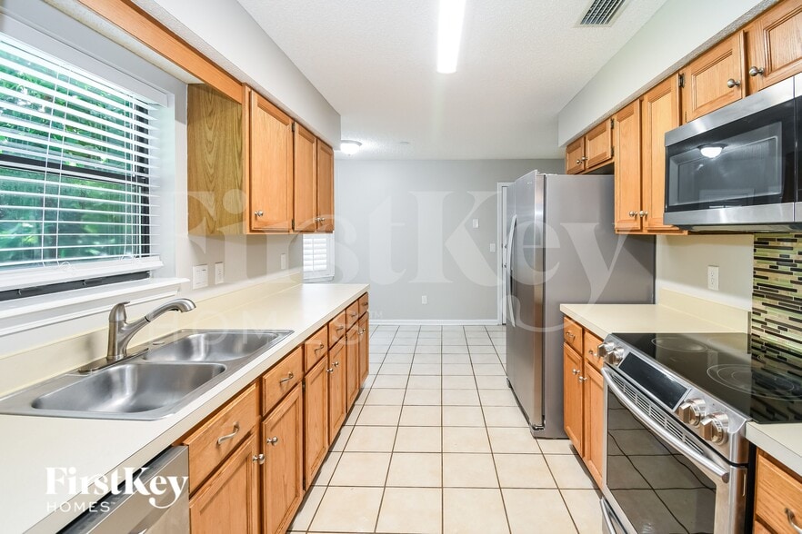 Building Photo - 1332 Lamboll Ave