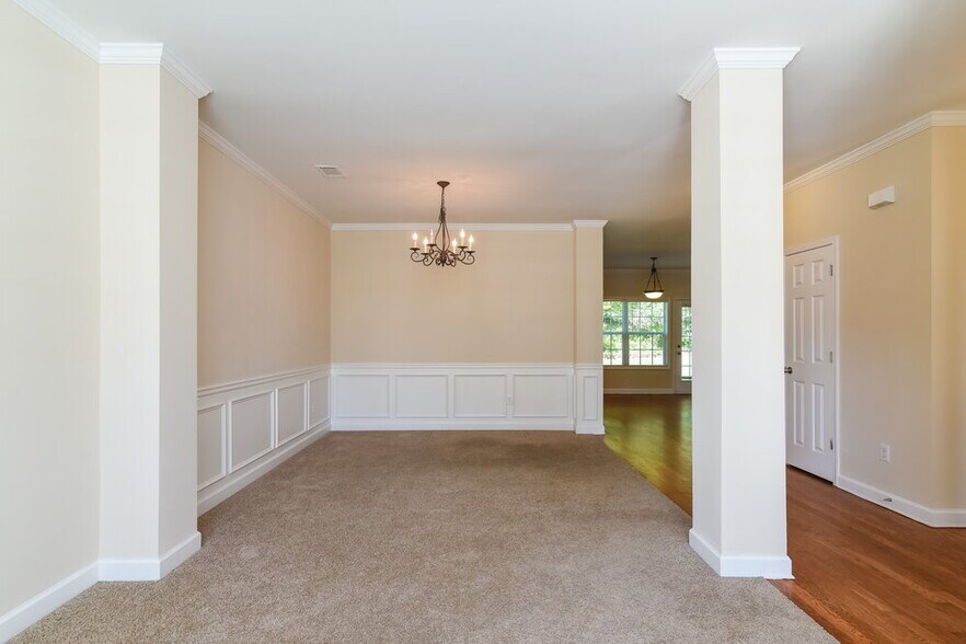 Building Photo - 738 Austin Creek Dr