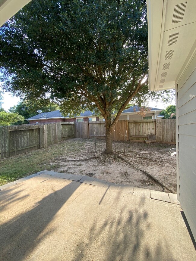 Building Photo - 4903 Summer Ridge Dr