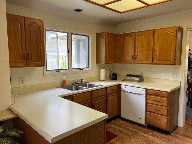 kitchen - 1407 BB Sams Ct