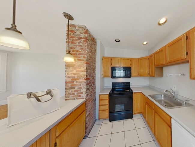 Building Photo - 1545 Tremont St