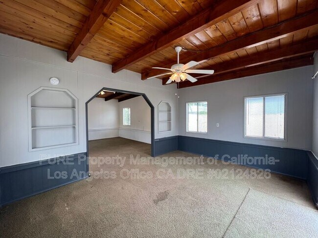 Building Photo - 2667 S Dolphin St