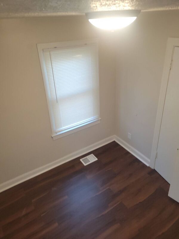 Building Photo - 525 Inverness Ave