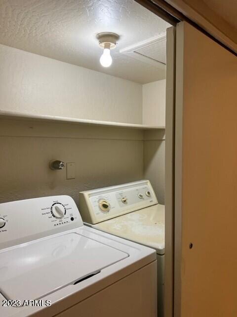 Building Photo - 922 N Pueblo Dr
