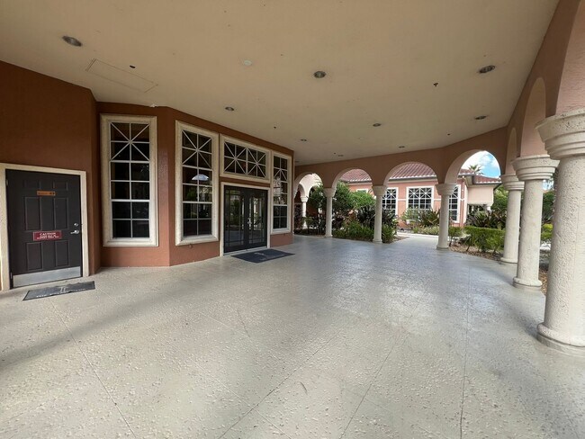 Building Photo - 5578 Metrowest Blvd