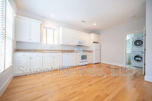Building Photo - 42 Grove Ln
