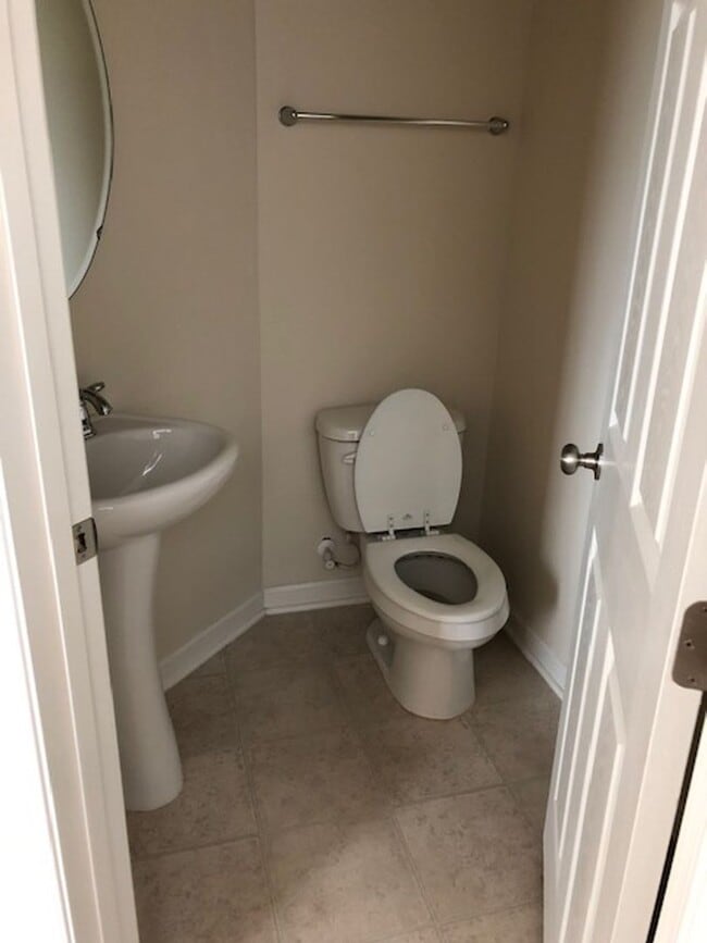 Building Photo - 3 Bedroom Townhome in Waynesboro!