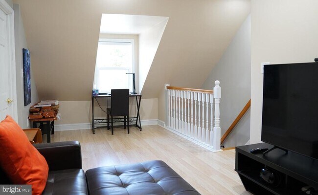 Building Photo - 17 Davis Ave