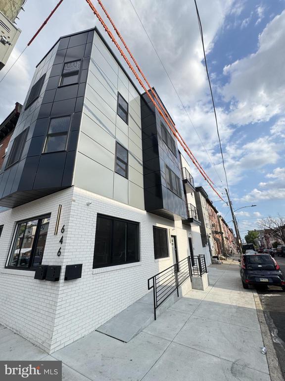 Building Photo - 646 W Huntingdon St