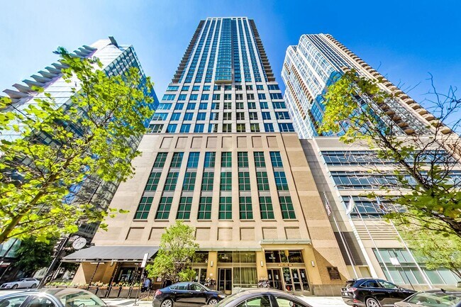 Primary Photo - 2 E Erie St