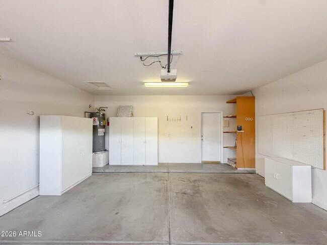 Building Photo - 203 W Cedar Dr
