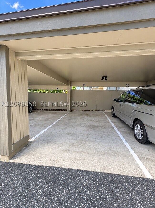 Building Photo - 666 Lake Villas Dr