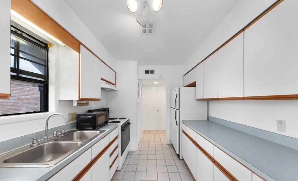 Building Photo - 313 McFadden Dr