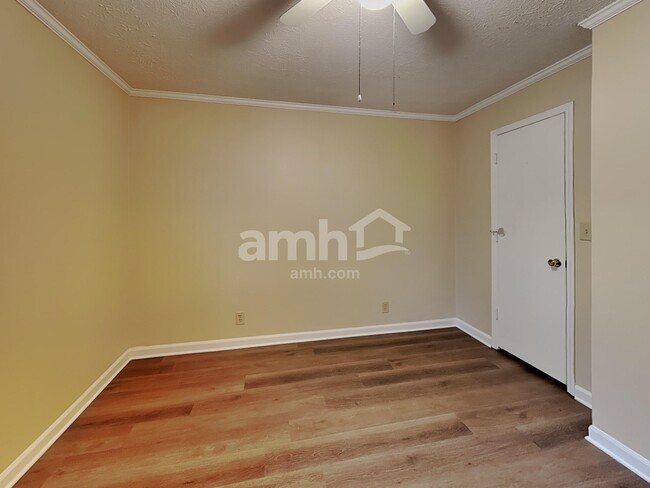 Building Photo - 3664 Stonewall Dr NW