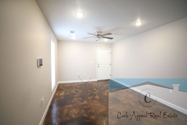 Building Photo - Beautiful 4 bed 2 bath home - HUD accepted!!