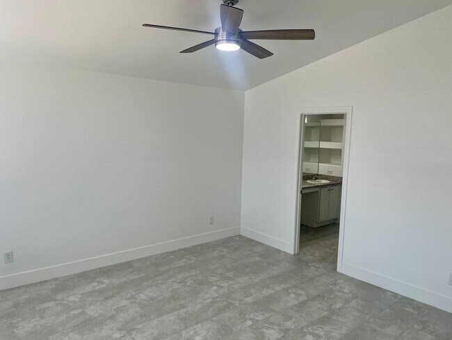 Building Photo - Fully Remodeled 3 bedroom Stallion Mountai...