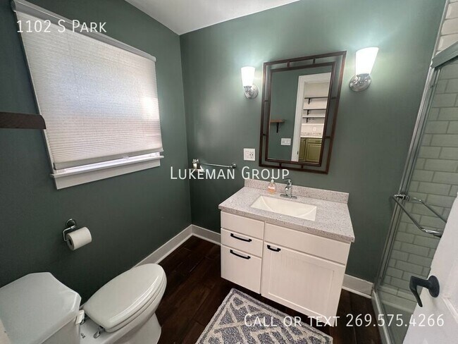 Building Photo - 1102 S Park-