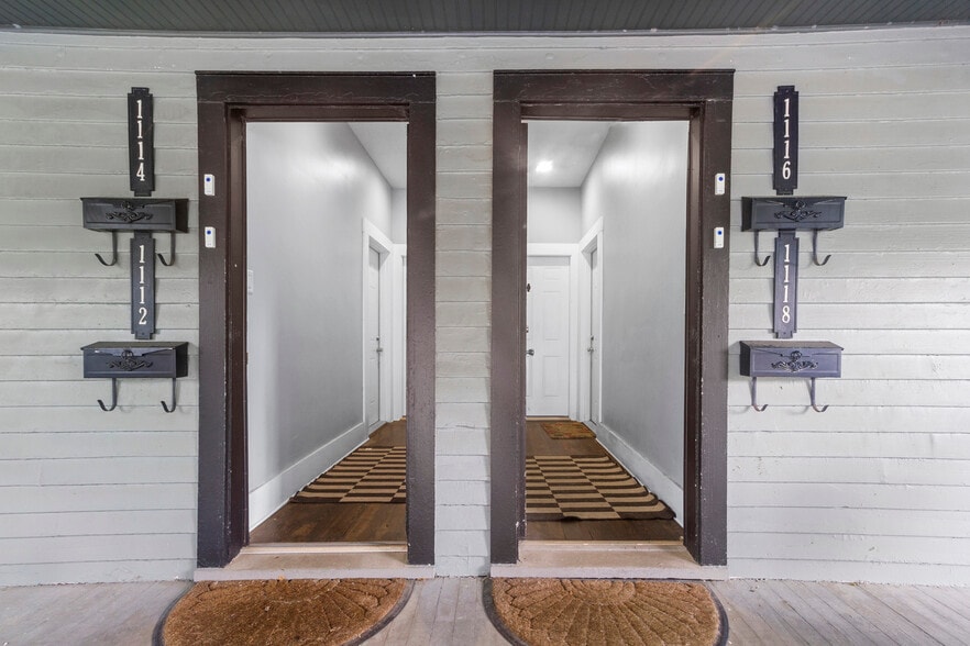 Building Photo - 1112 Clinton St