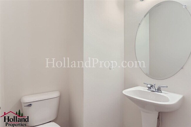 Building Photo - Modern 2-Bedroom Townhome with Garage & Private Deck